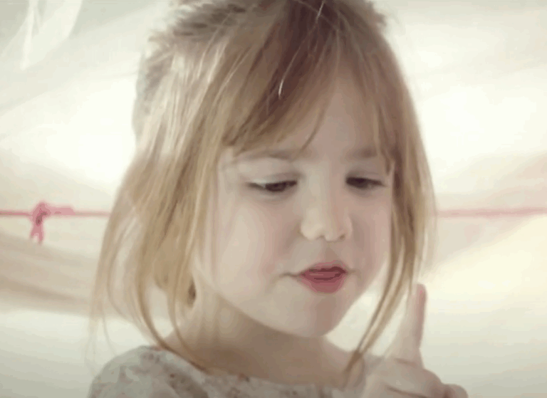 fille de 4 ans qui zozote